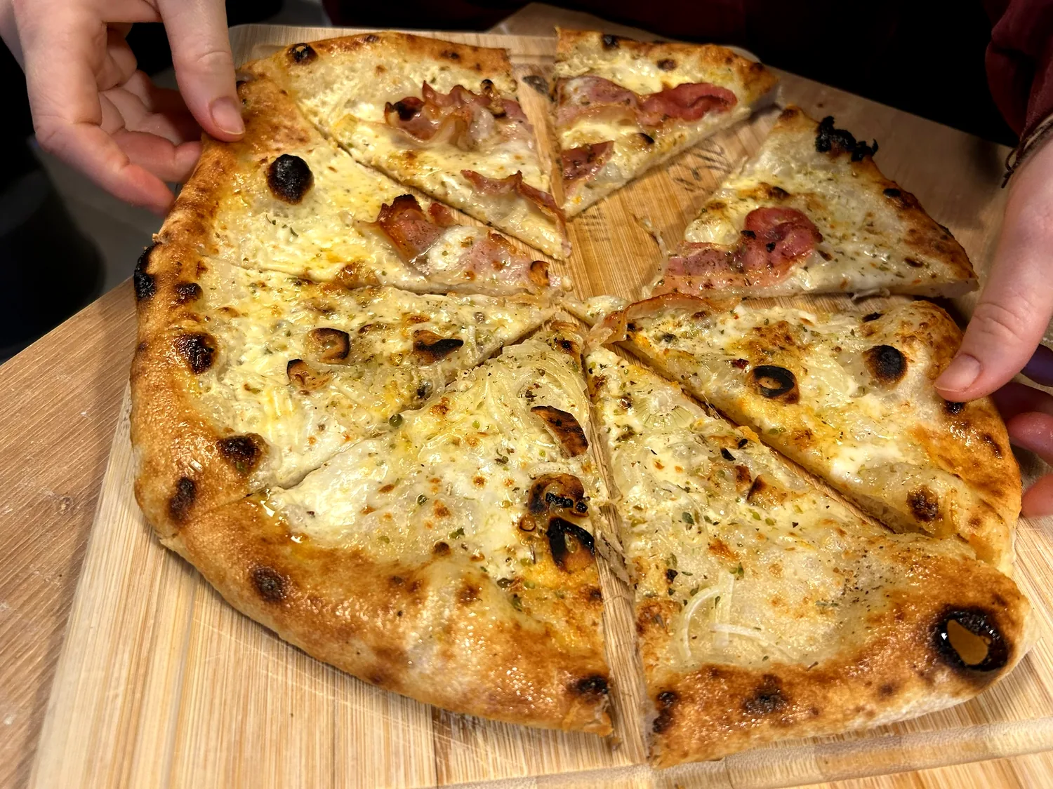 Pizza aus dem Holzofen — von Bjoern